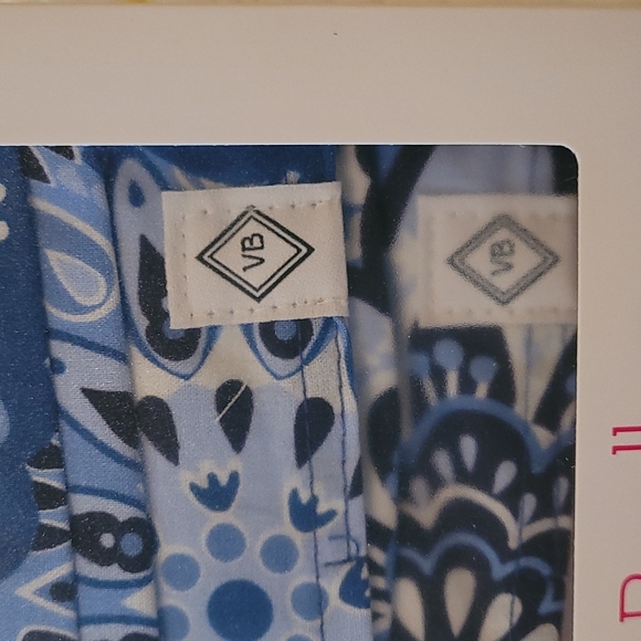 Vera Bradley 2pack pleated masks - Picture 2 of 3